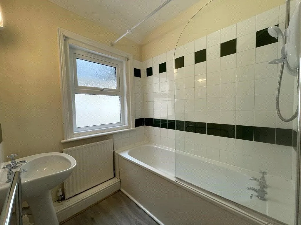 6 bedroom terraced house for rent