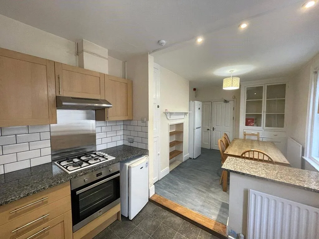 6 bedroom terraced house for rent