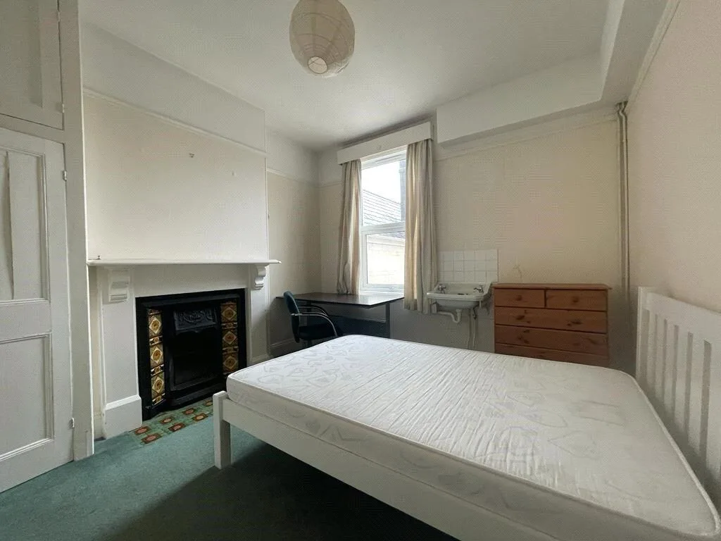 6 bedroom terraced house for rent