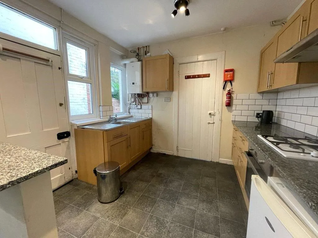 6 bedroom terraced house for rent