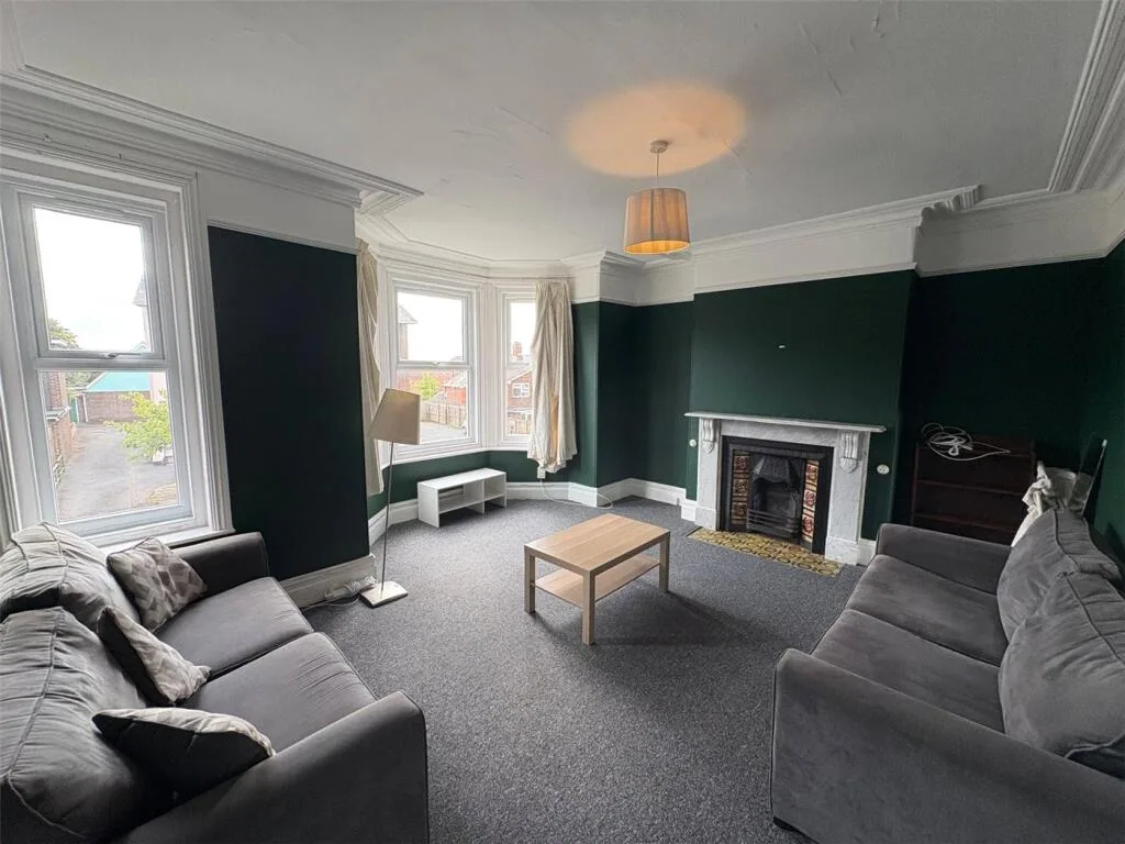 6 bedroom terraced house for rent