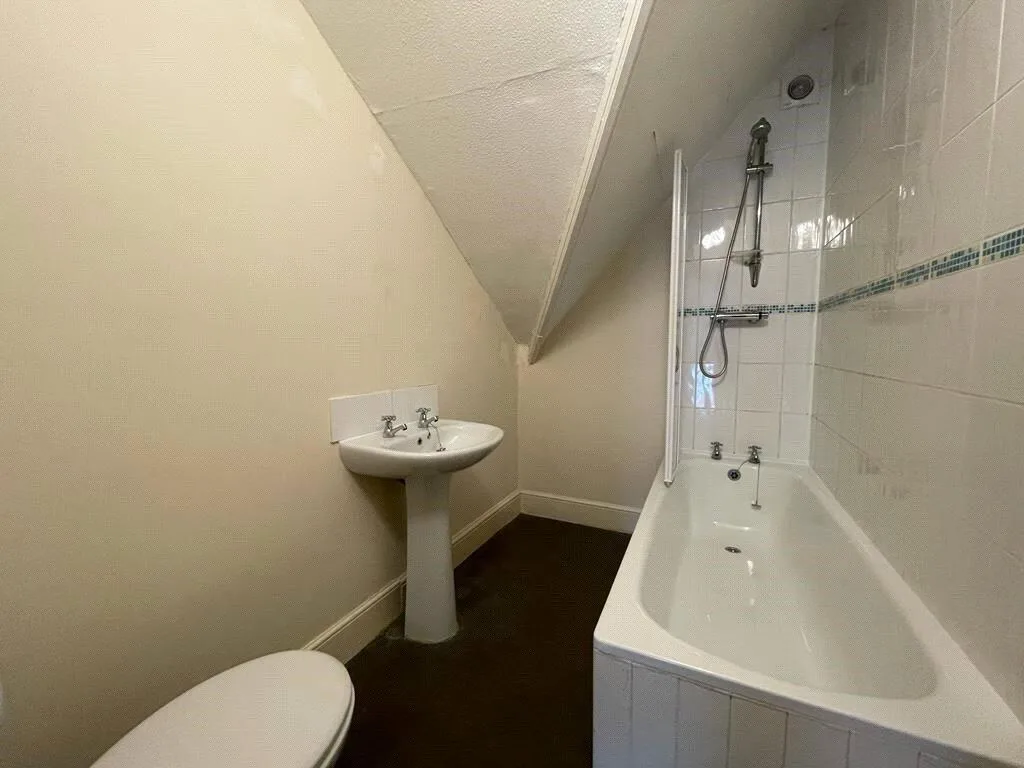 6 bedroom terraced house for rent