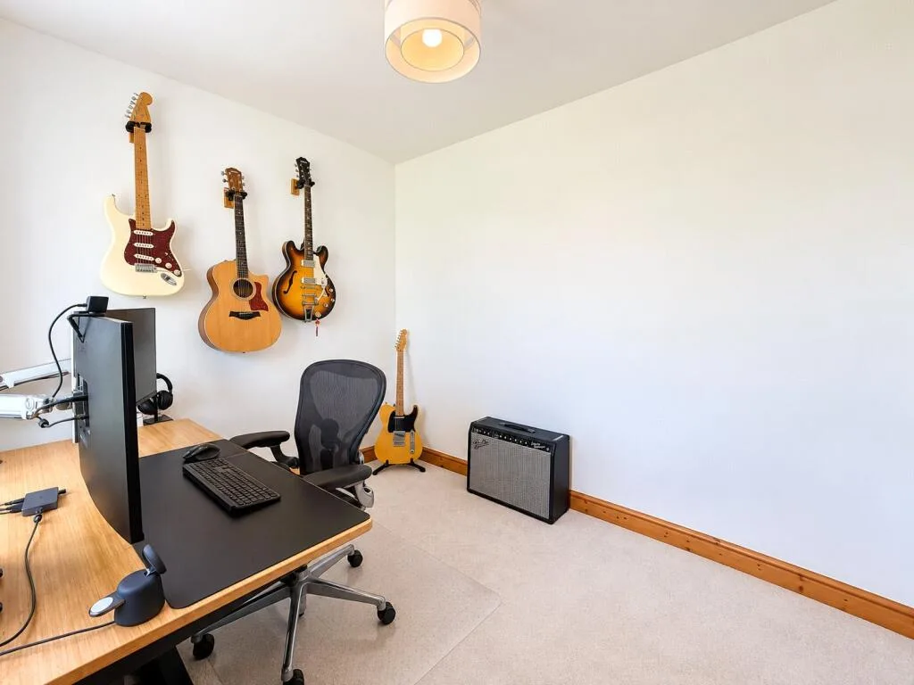 3 bedroom end of terrace house for rent