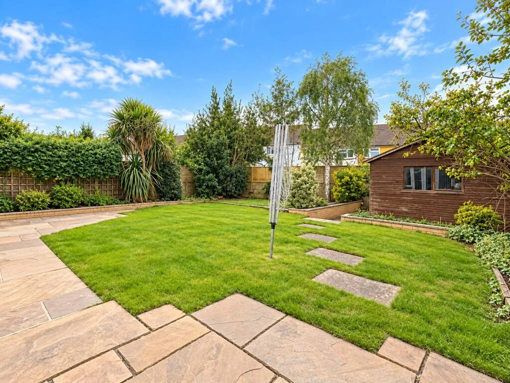 3 bedroom end of terrace house for rent