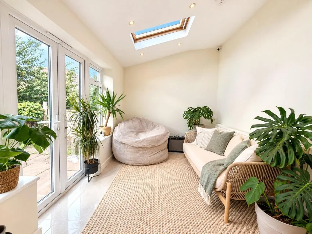 3 bedroom end of terrace house for rent