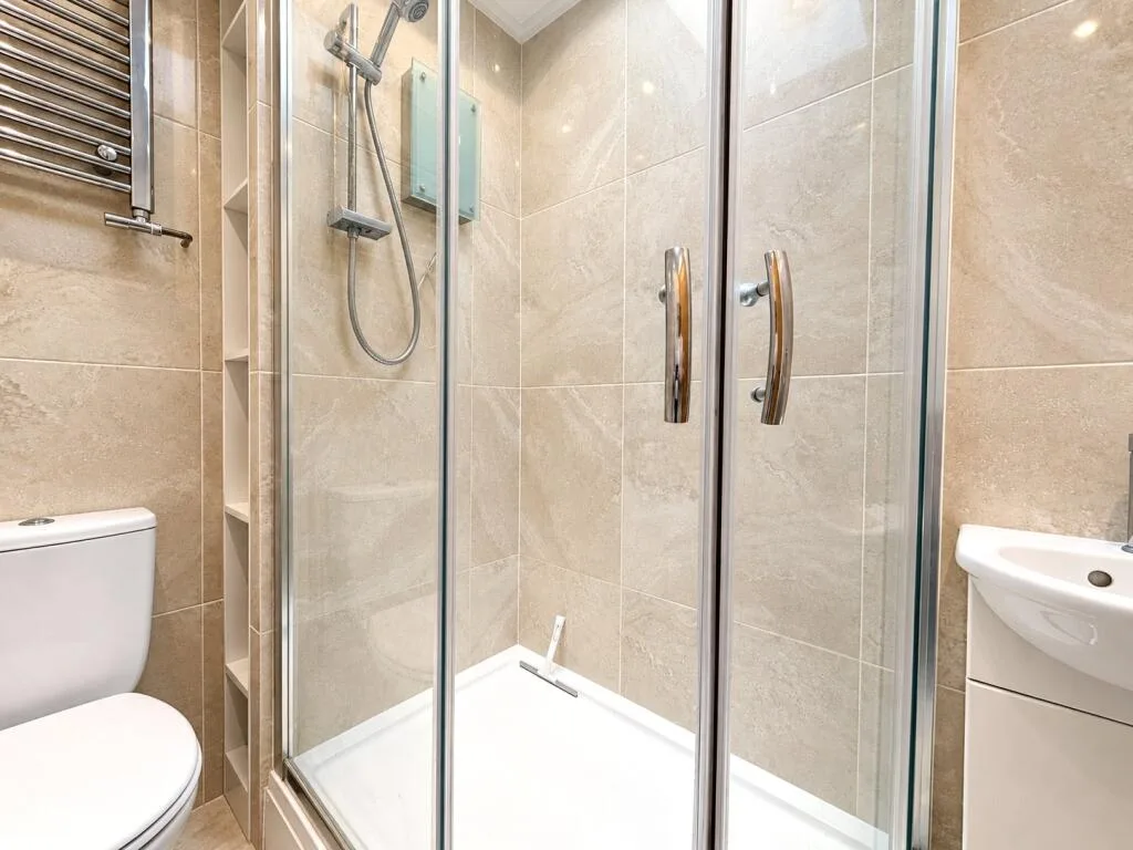 3 bedroom end of terrace house for rent