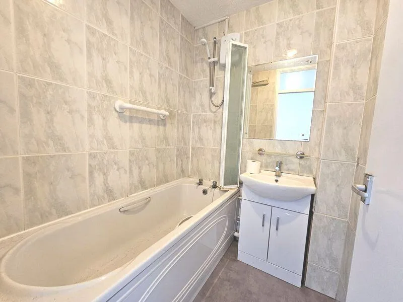 2 bedroom maisonette for rent
