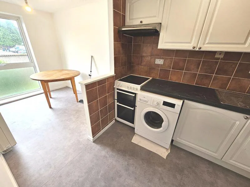 2 bedroom maisonette for rent