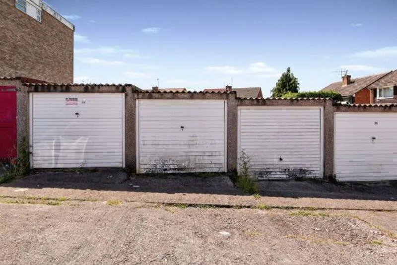 2 bedroom maisonette for rent