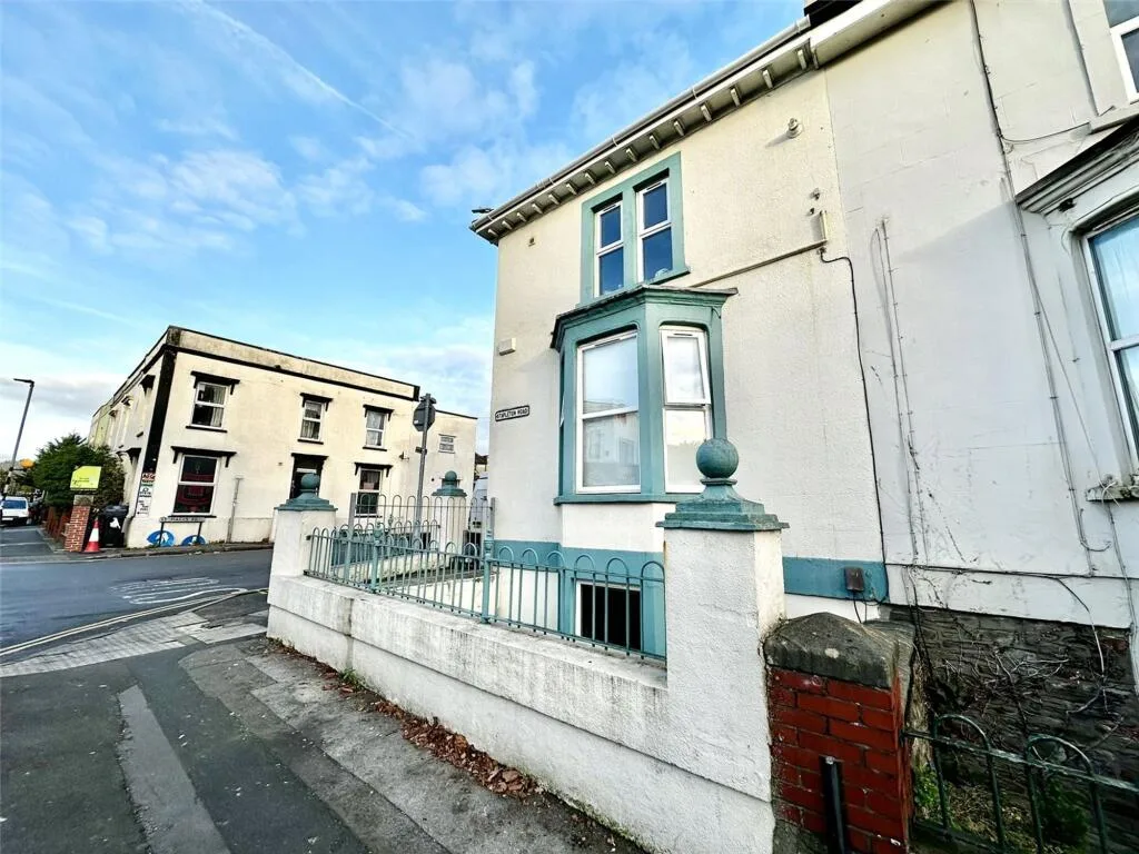 4 bedroom maisonette for rent
