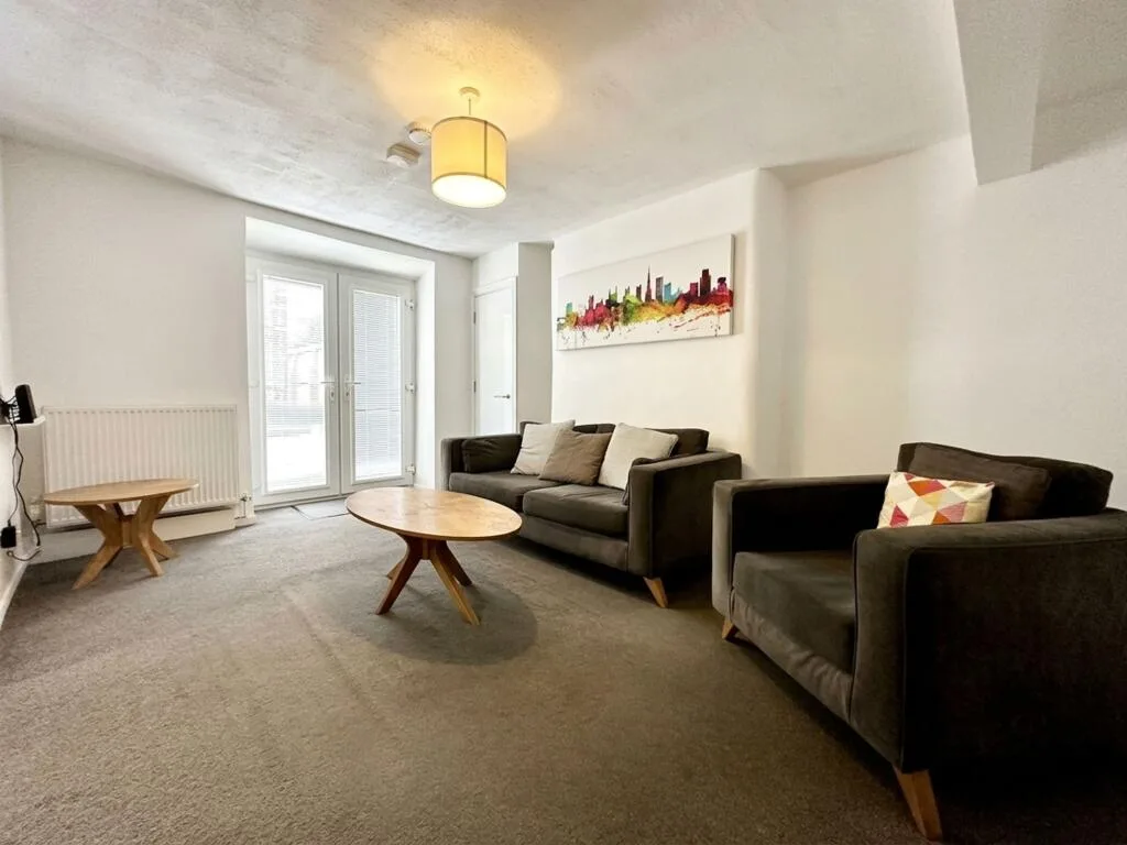 4 bedroom maisonette for rent