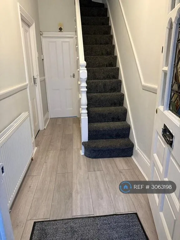 4 bedroom semi-detached house for rent