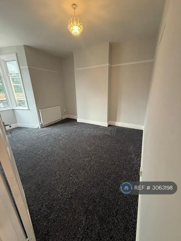 4 bedroom semi-detached house for rent