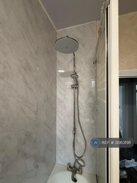 4 bedroom semi-detached house for rent