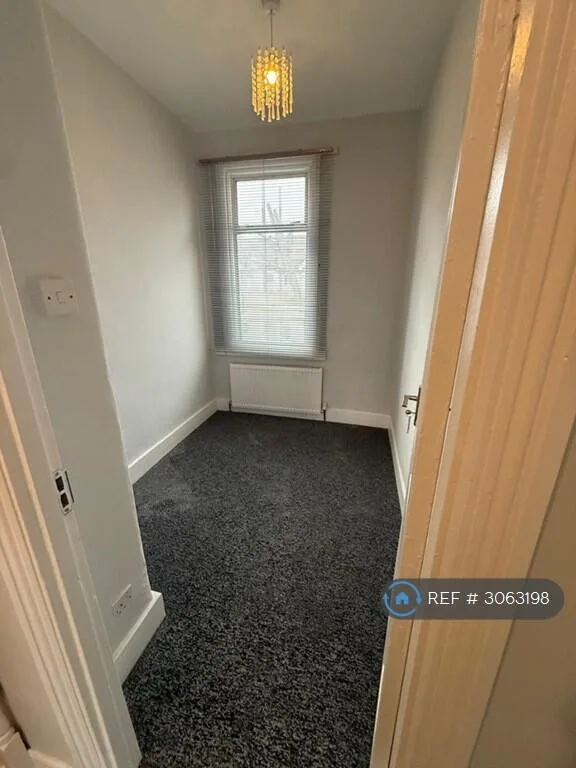 4 bedroom semi-detached house for rent