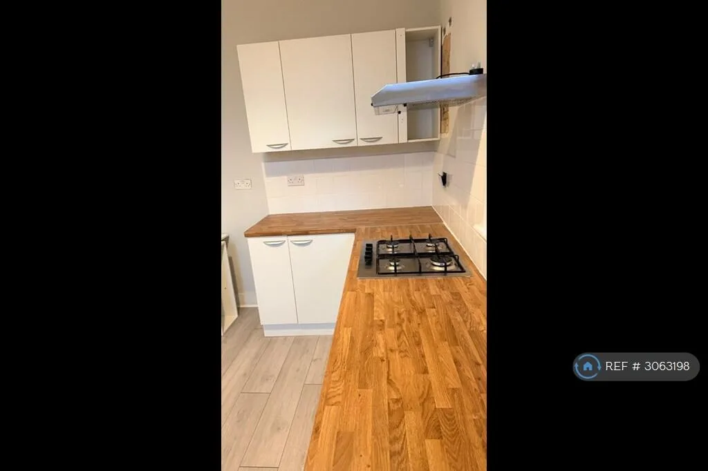 4 bedroom semi-detached house for rent