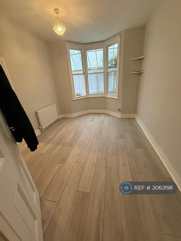 4 bedroom semi-detached house for rent