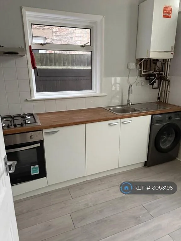 4 bedroom semi-detached house for rent