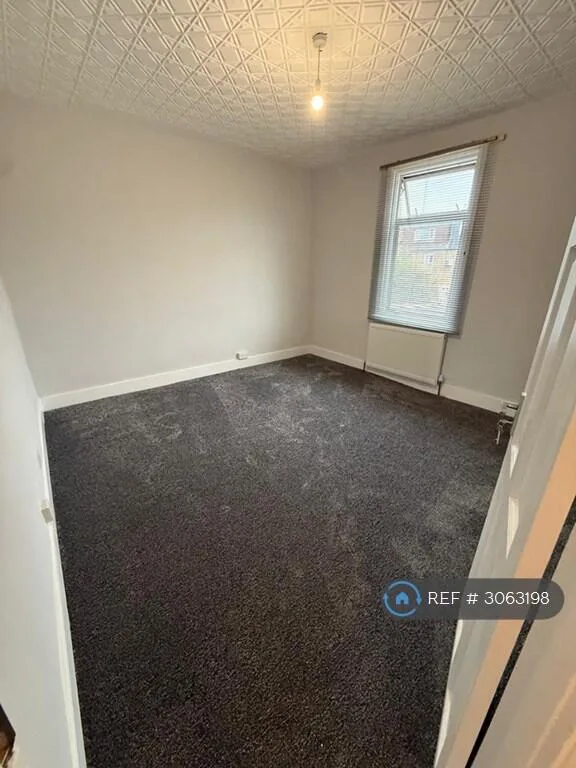 4 bedroom semi-detached house for rent