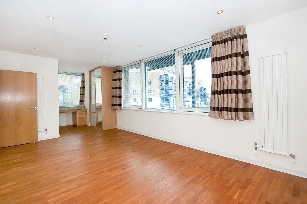 4 bedroom end of terrace house for rent