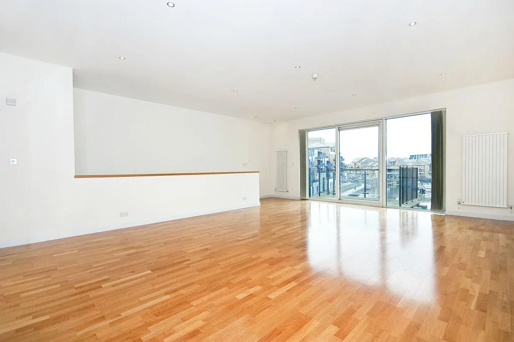4 bedroom end of terrace house for rent