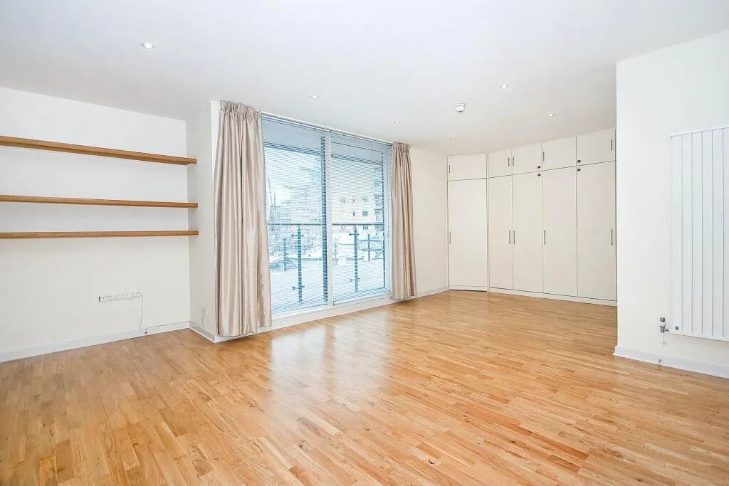 4 bedroom end of terrace house for rent