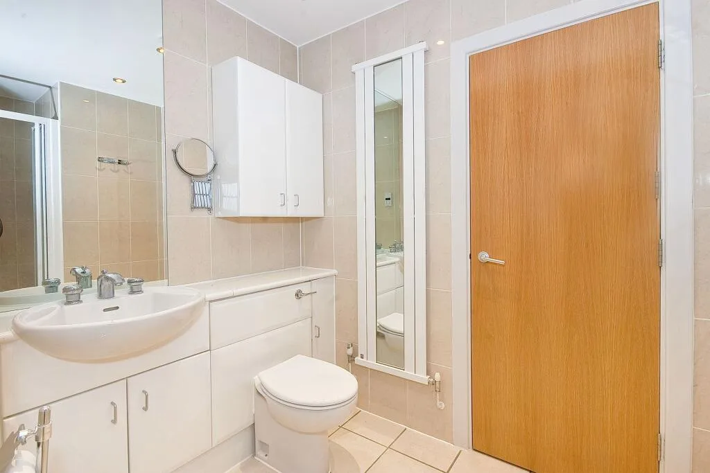 4 bedroom end of terrace house for rent
