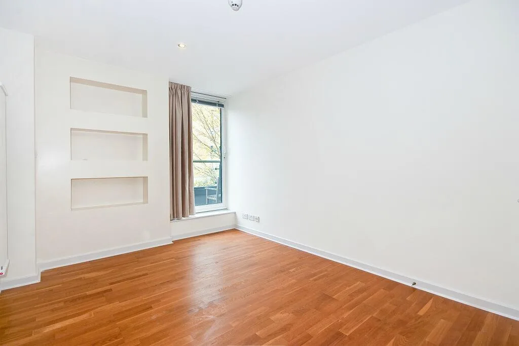 4 bedroom end of terrace house for rent