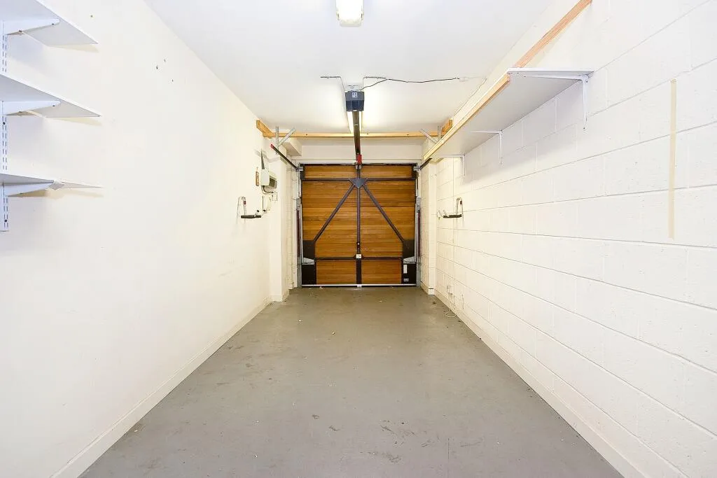 4 bedroom end of terrace house for rent