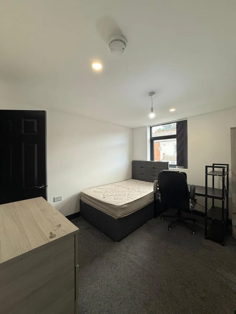 6 bedroom terraced house for rent