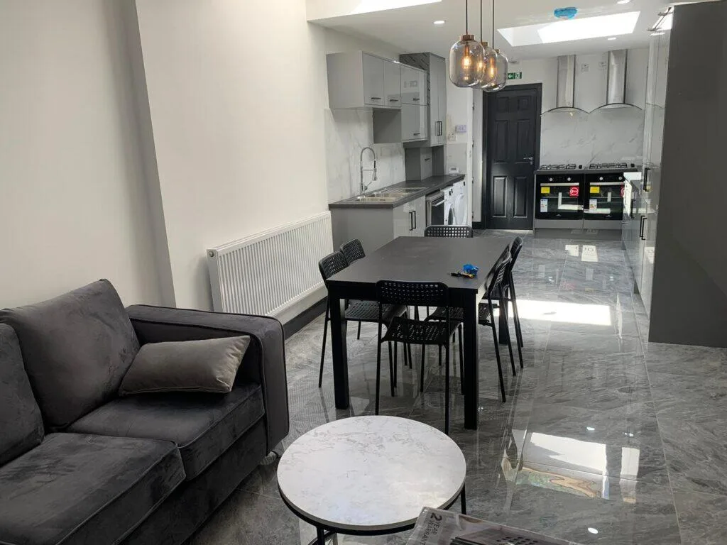 6 bedroom terraced house for rent