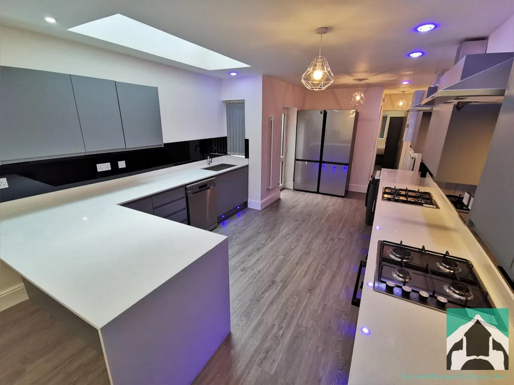 6 bedroom house for rent
