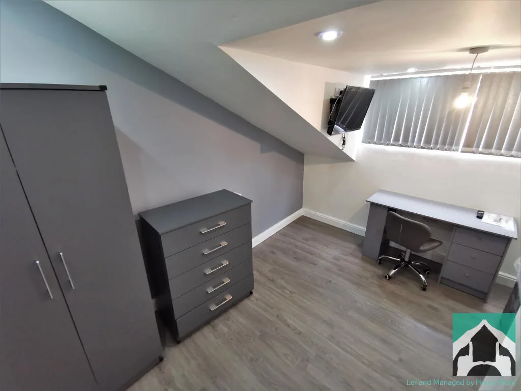 6 bedroom house for rent