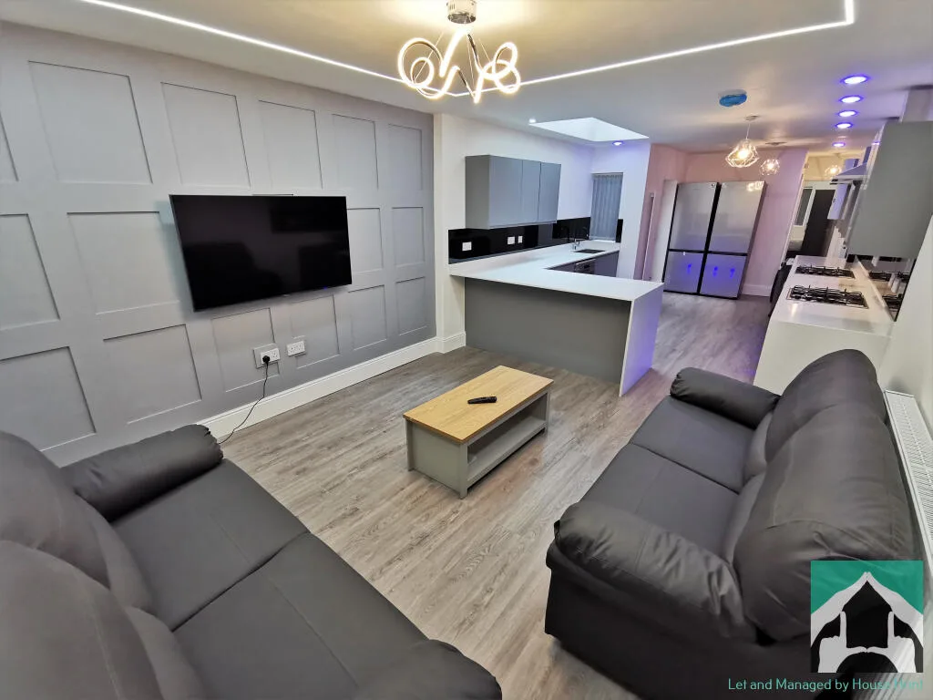 6 bedroom house for rent