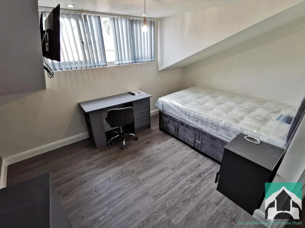 6 bedroom house for rent