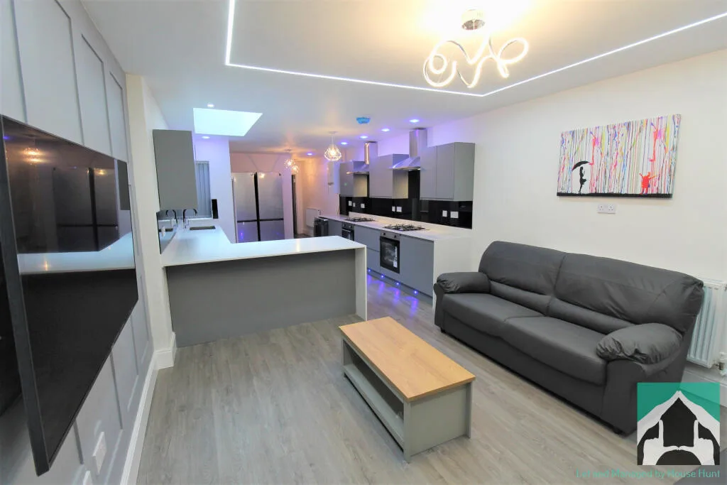 6 bedroom house for rent