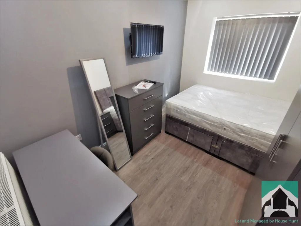 6 bedroom house for rent