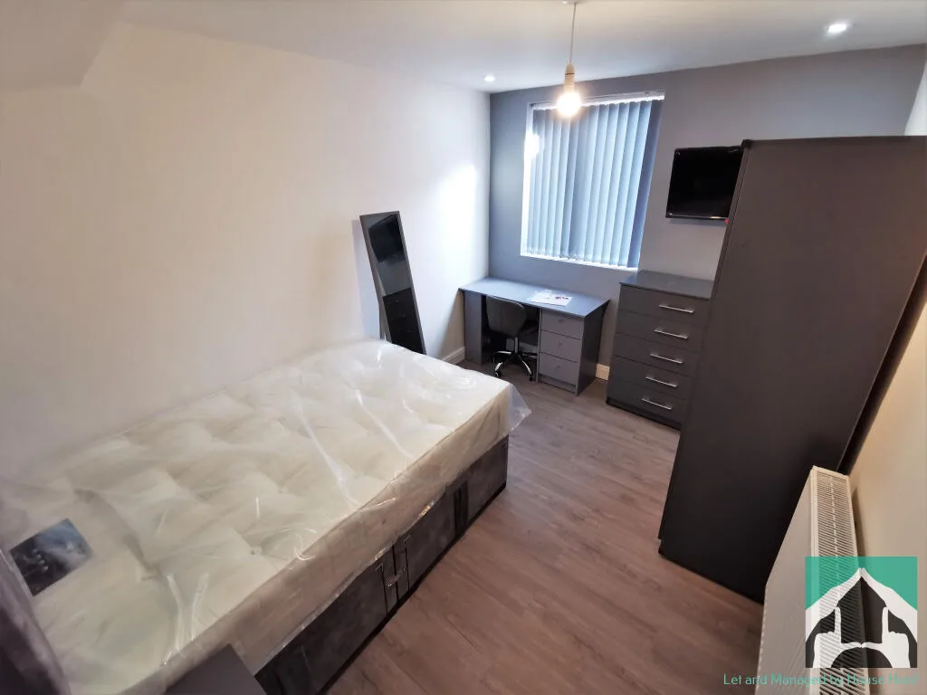 6 bedroom house for rent