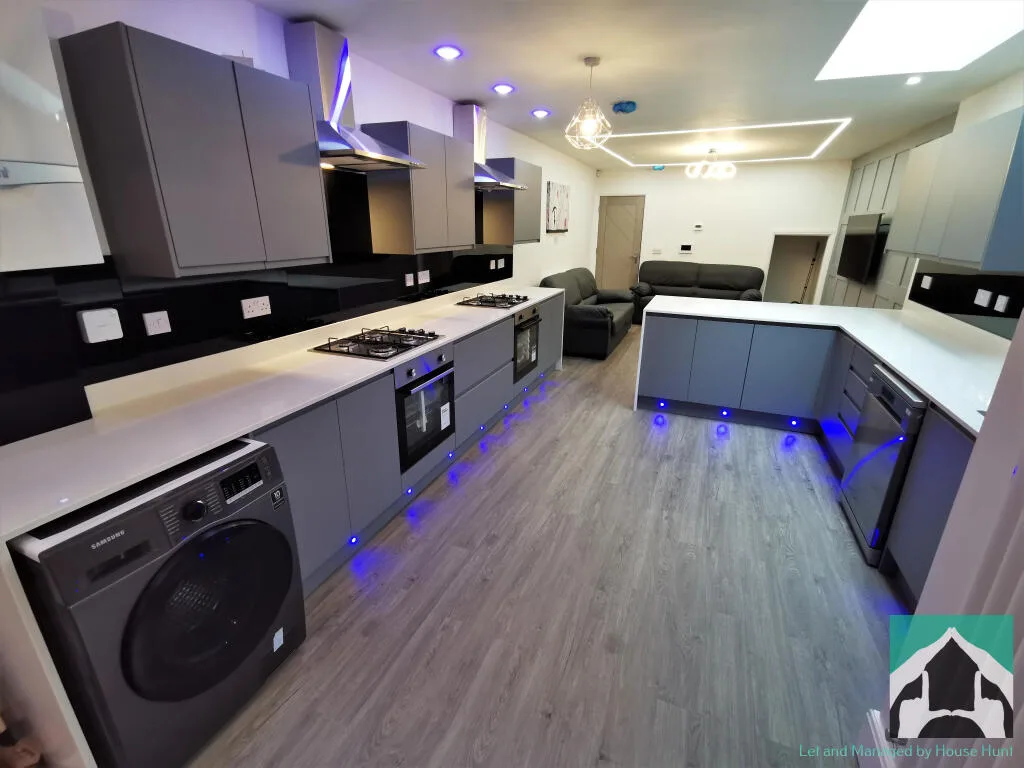 6 bedroom house for rent