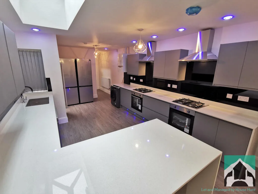 6 bedroom house for rent