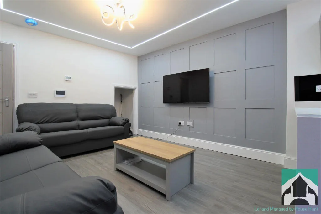 6 bedroom house for rent