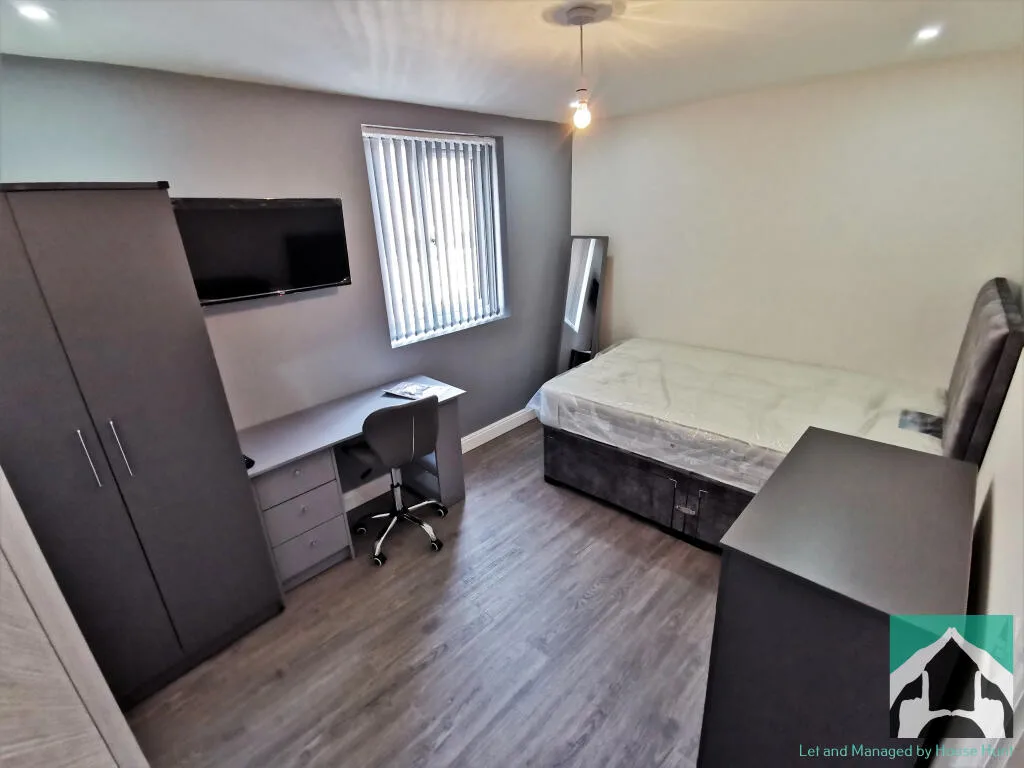 6 bedroom house for rent