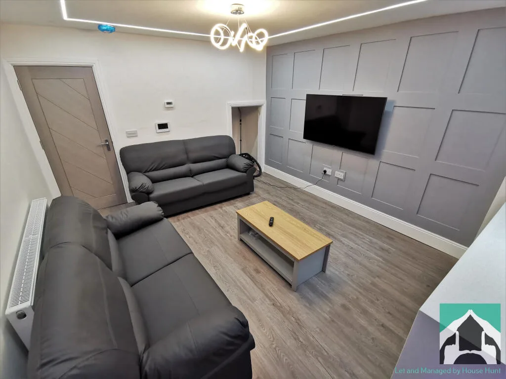6 bedroom house for rent