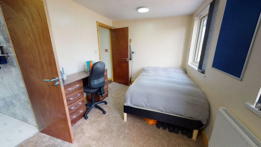 6 bedroom house for rent