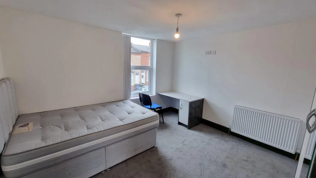 6 bedroom terraced house for rent