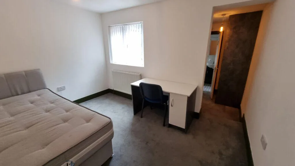 6 bedroom terraced house for rent