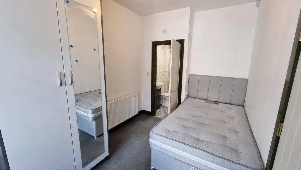 6 bedroom terraced house for rent