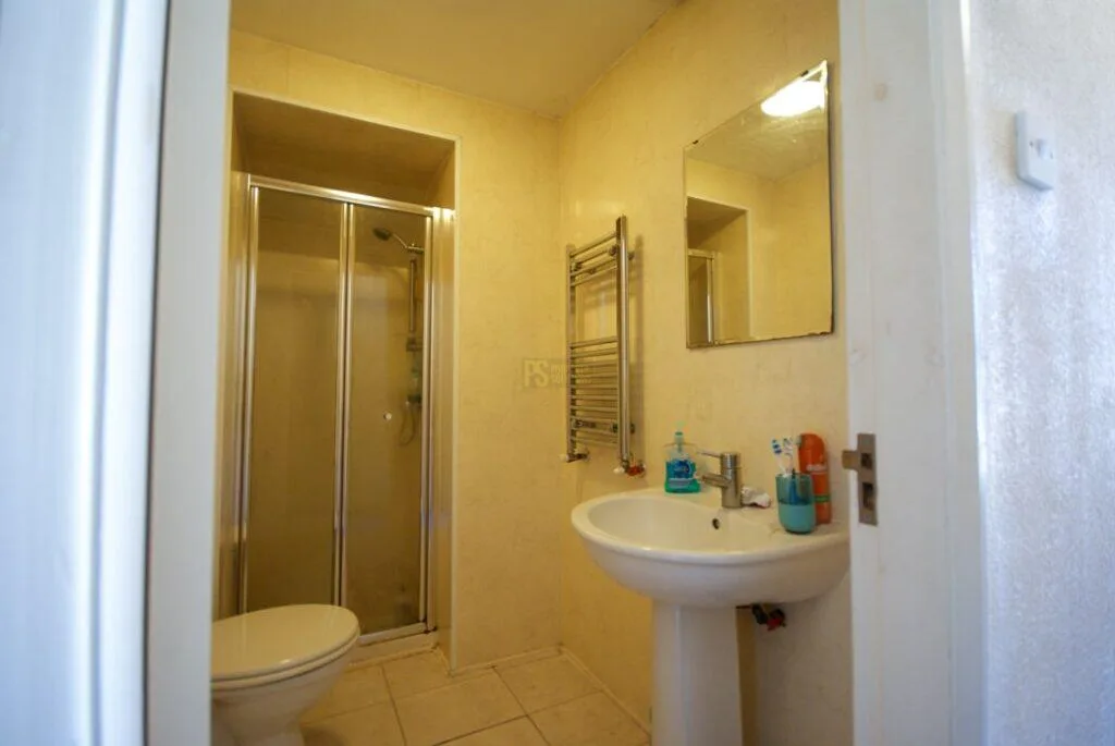 6 bedroom terraced house for rent