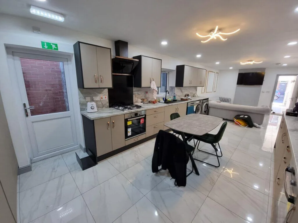 6 bedroom terraced house for rent