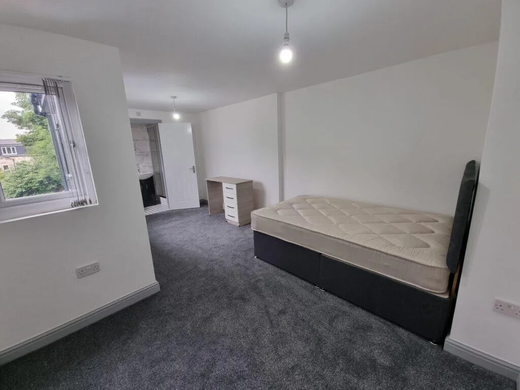 6 bedroom terraced house for rent